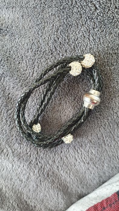 Czarna skórzana bransoletka