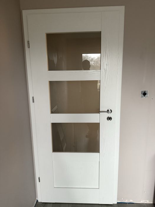 Białe drzwi z ościeżnicami 3 pary stan bardzo dobry