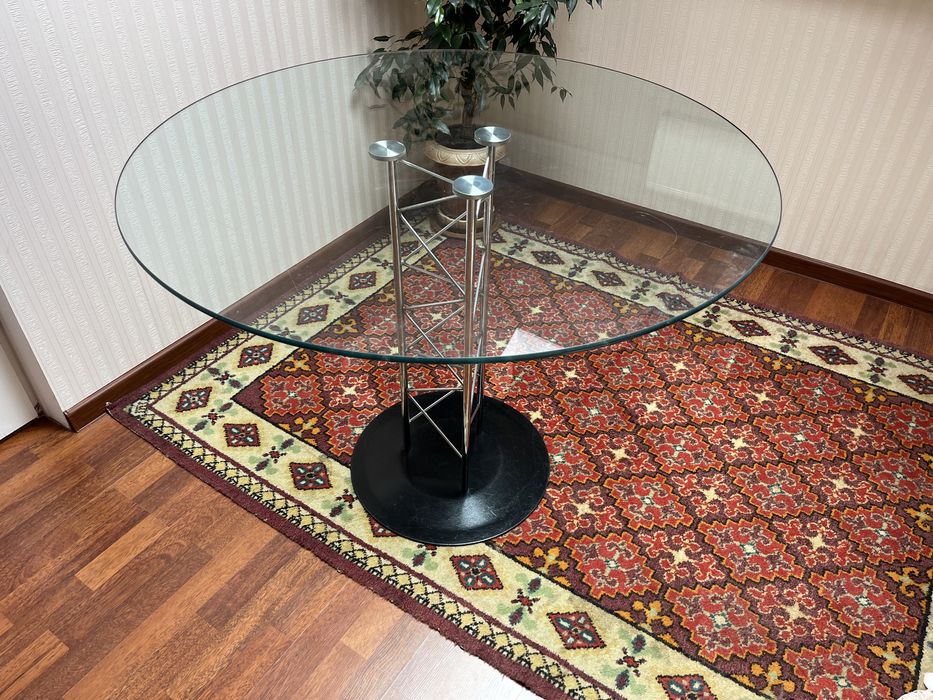 Скляний столик