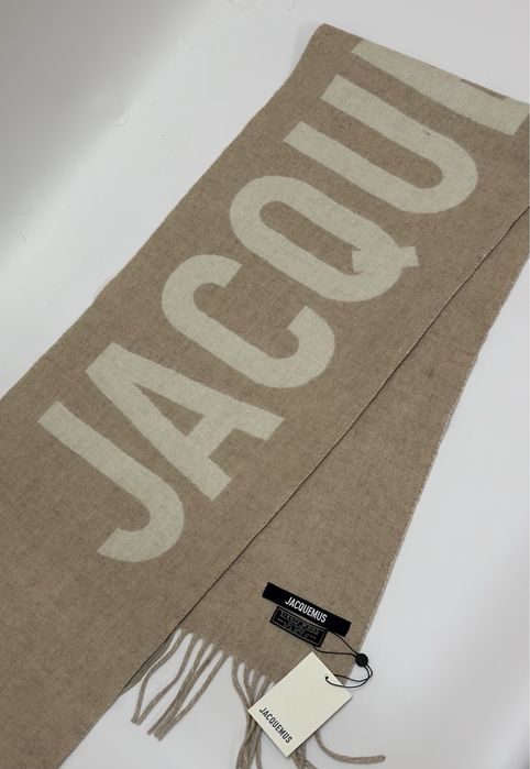 Шарф Jacquemus.