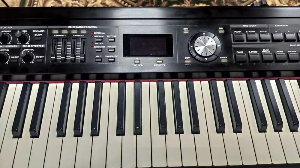 Продам сценическое электропиано Roland RD-700GX