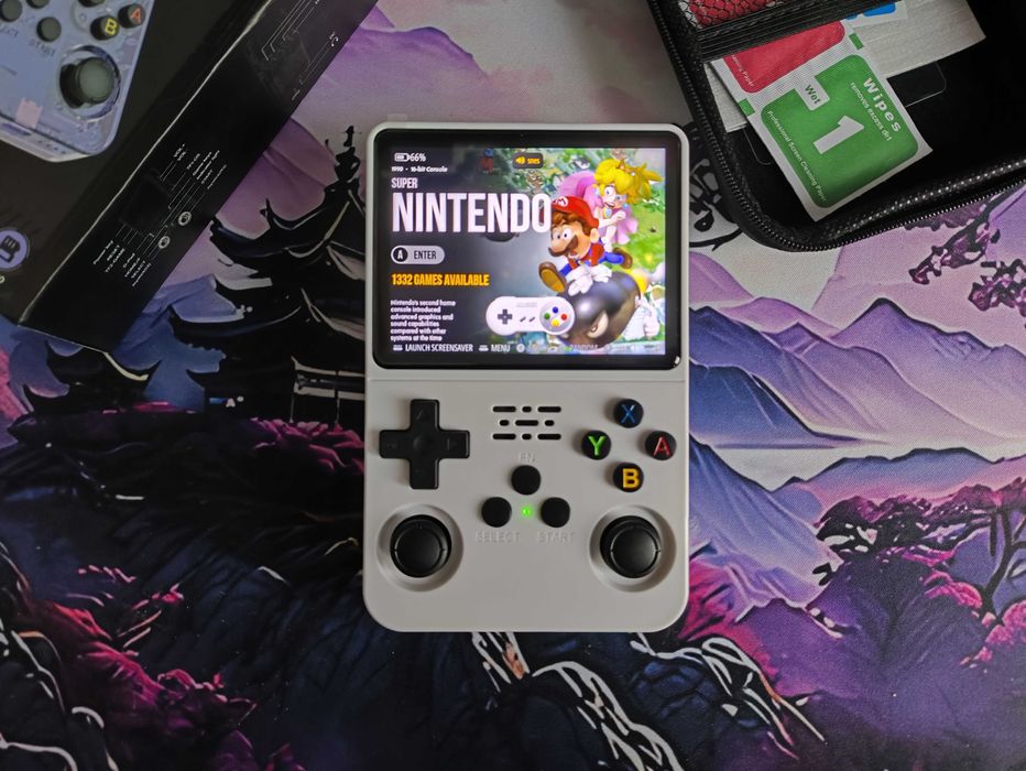 Retro gra R36S wraz z kartą 64GB, etui oraz szkłem hartowanym