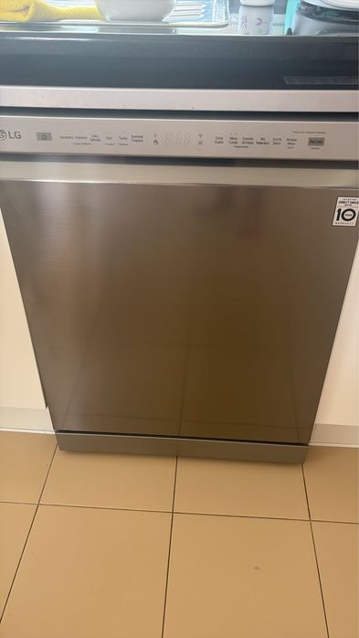 Vemdo maquina LG de lavar loica a necessitar de reparacao - tem apenas tres anos e meio . Da un erro
