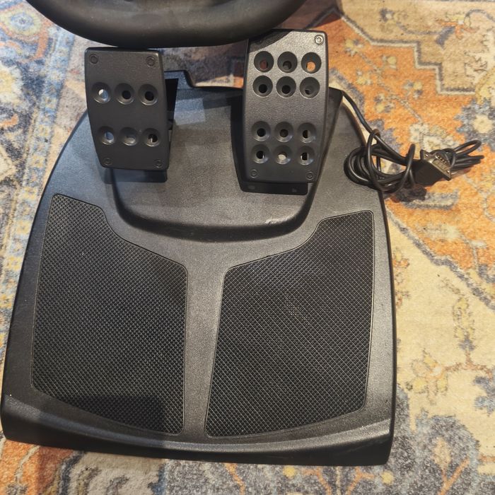 Kierownica Logitech Momo Racing