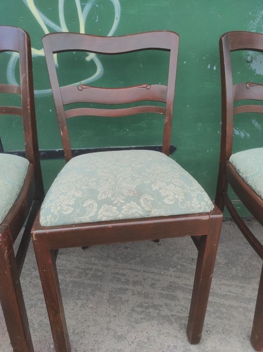 Krzesła na sprężynach okres PRL Cena za 3 sztuki