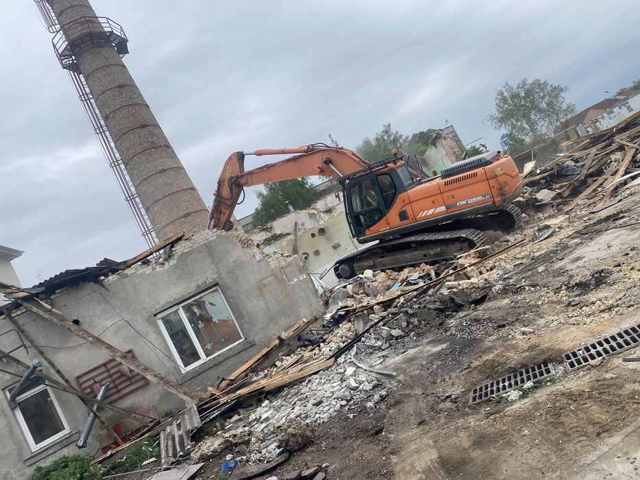 Гусеничний екскаватор