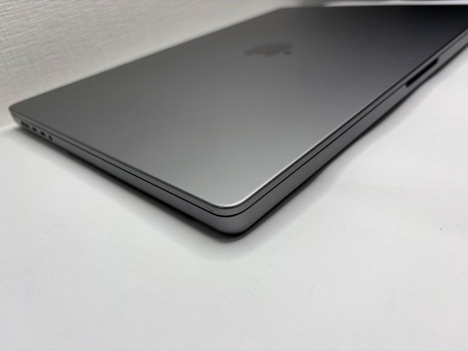 MacBook Pro Retina 16 2021 M1 Pro 16GB,1TB SSD Space