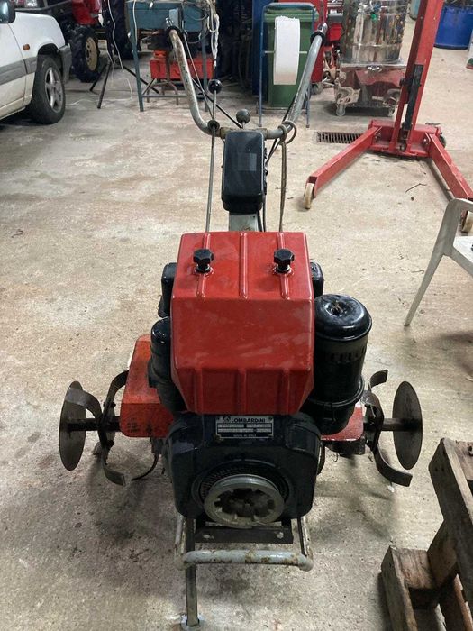 Moto-enxada com motor Lombardini a diesel