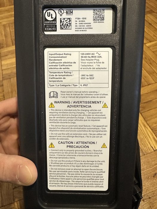 Продам нову автомобільну зарядку для Lexus/Toyota.