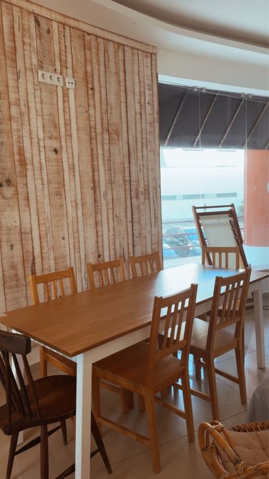 Mesa grande com 6 cadeiras como novas