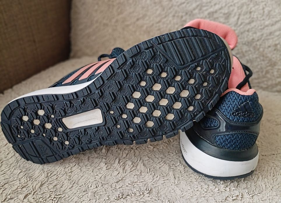 Sprzedam buty Adidas cloudfoam rozm39.