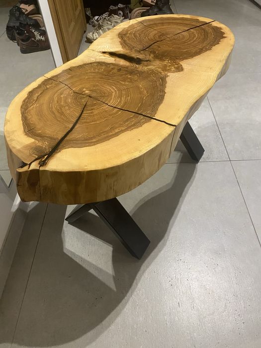 Stolik z plastra jesionu z żywicą -87/42cm