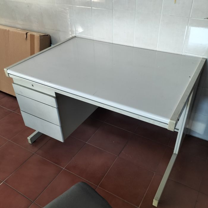 Secretária 120cmx85cm