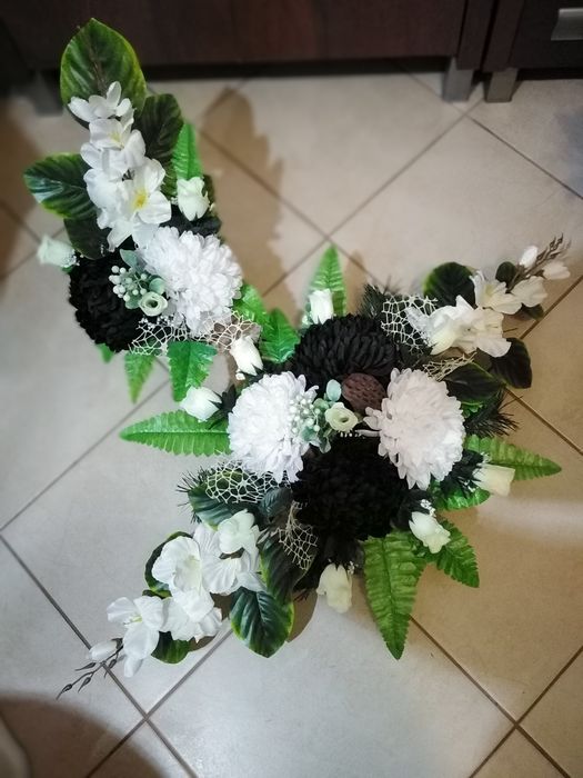 Stroik na cmentarz gotowy do odbioru osobistego osobistego