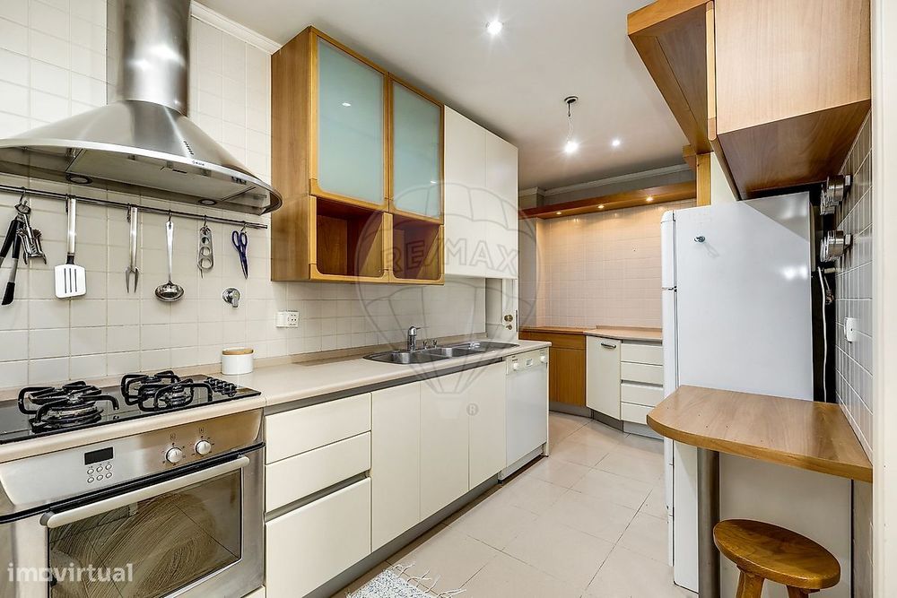 Apartamento T4 para arrendamento