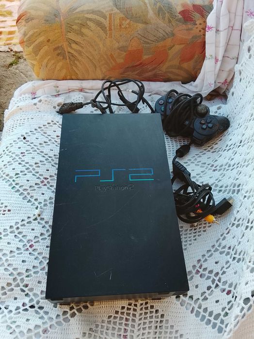 PlayStation2 + comandos + cabos e cartão memória