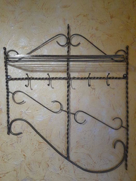 Кований вішак для одягу