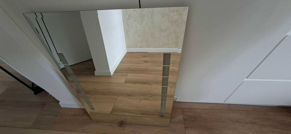 Lustro łazienkowe podświetlane