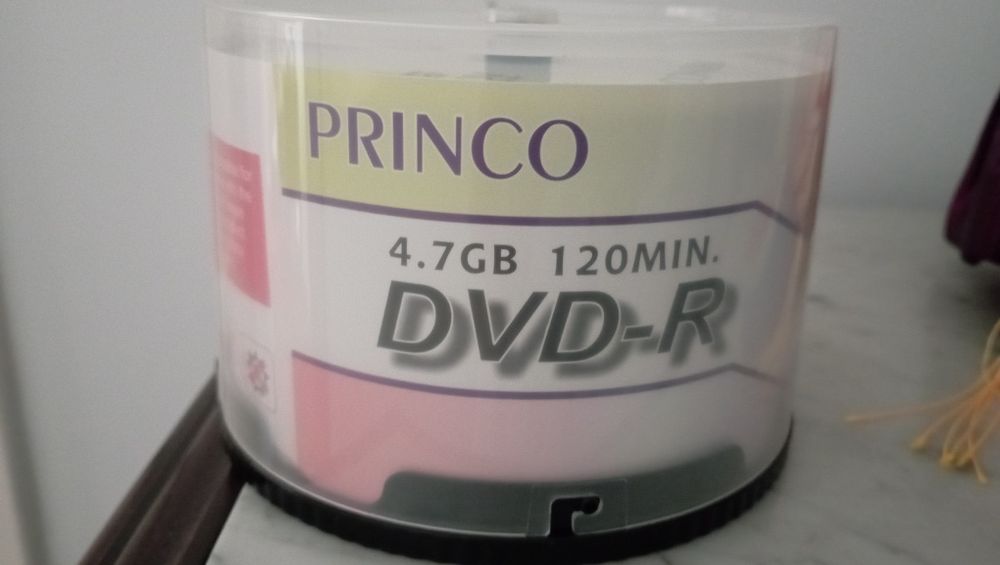 Caixa com 50 DVD Princo