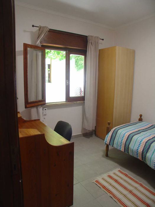 3 quartos mobilados, só para estudantes