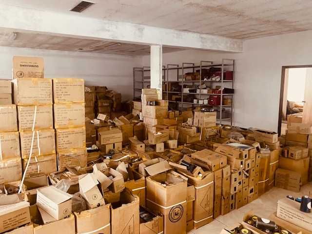 Insolvência  +1 M de acessórios têxteis (Fechos, Linhas, Botões)