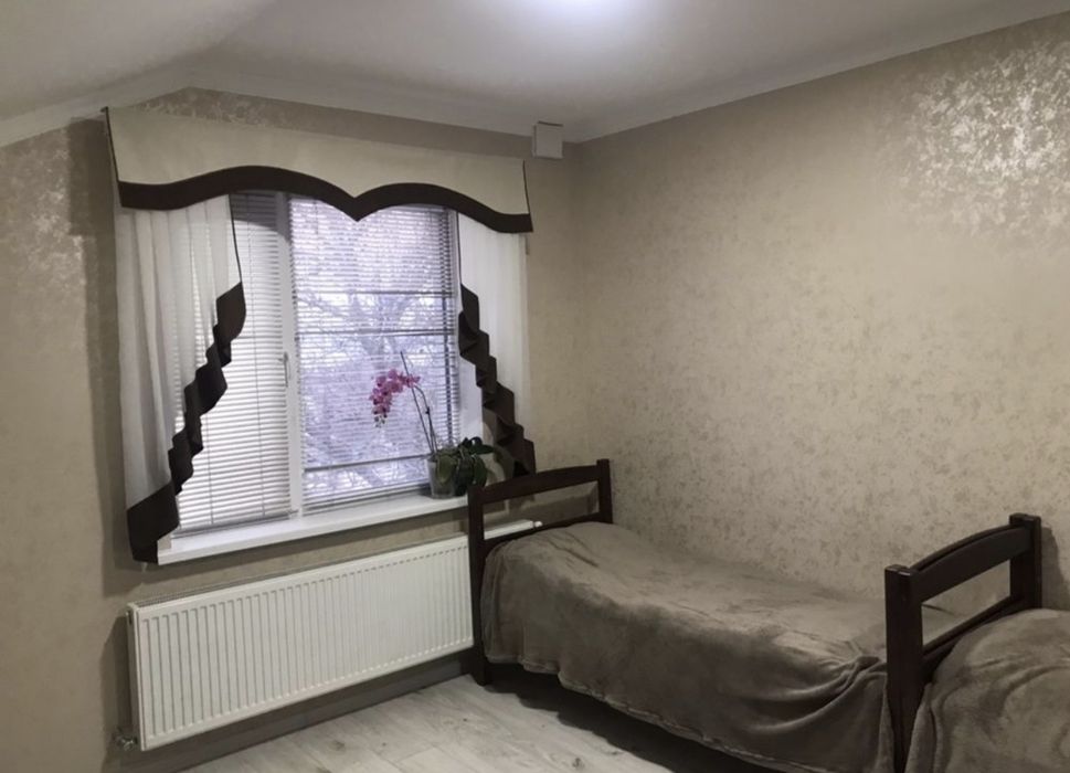 Будинок з терасою для працюючих ,чи сімї