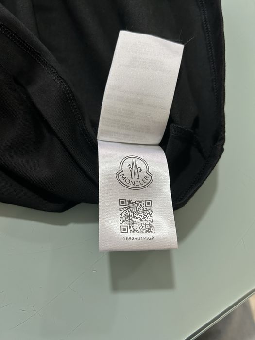 Moncler T-shirt preta