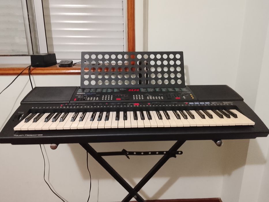 Teclado Yamaha PSR 500 A funcionar perfeitamente