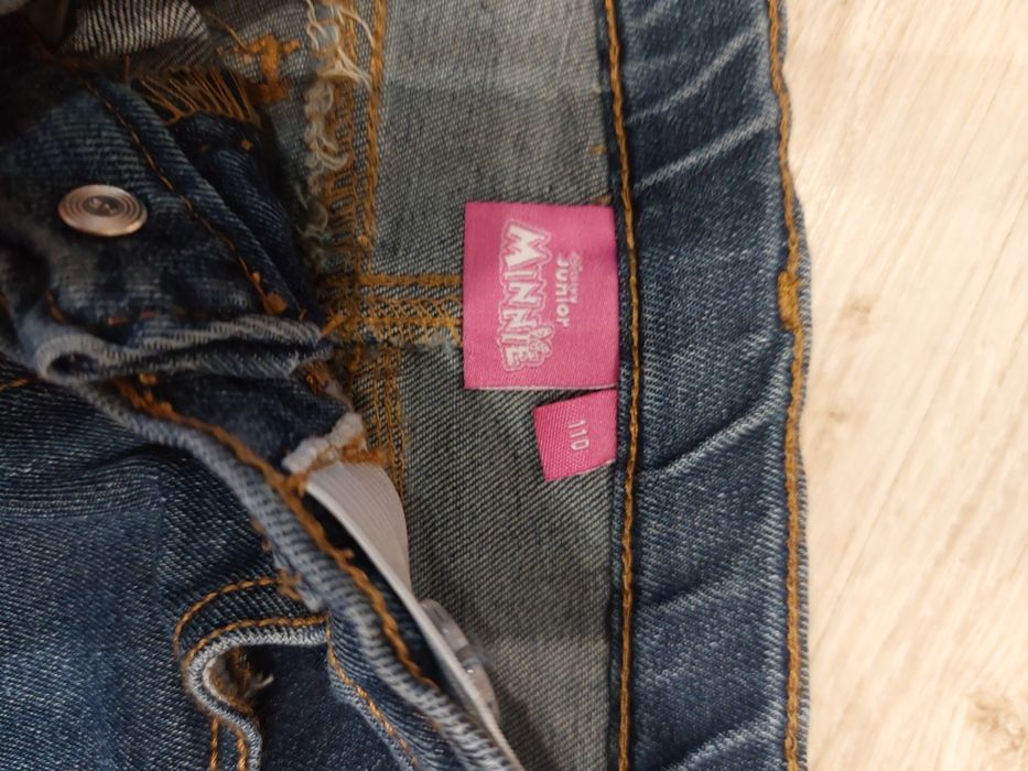 Sprzedam spodnie rozmiar 110 slim