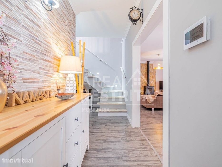 Moradia Isolada T5 Remodelada com Acabamentos de Qualidade.