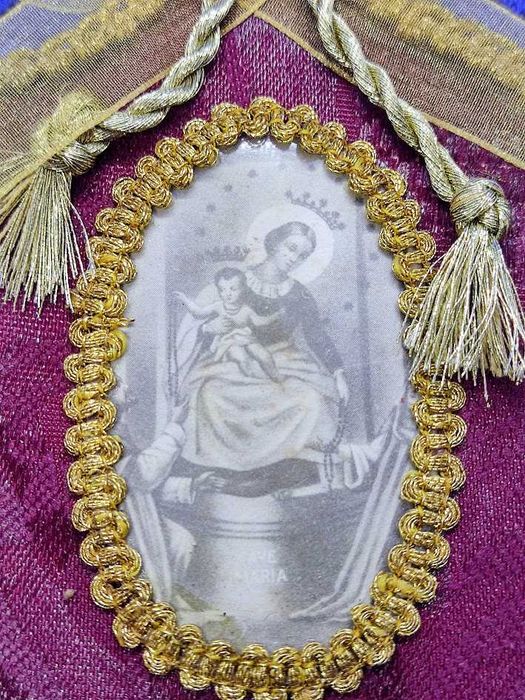 Pagela registo religioso Nossa Senhora e o Menino