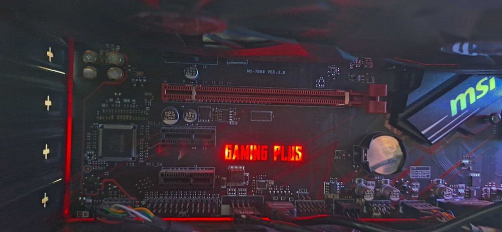 Komputer gamingowy R5 3600 rtx 2060 + monitor