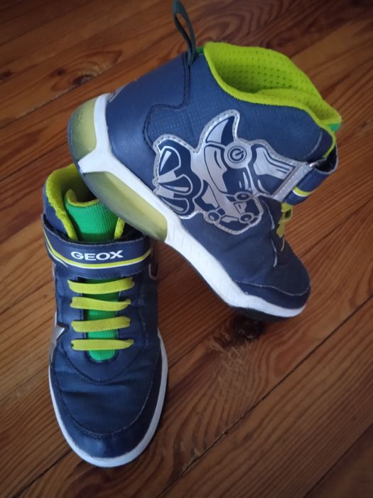 Кросівки фірми GEOX
