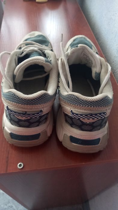 кросівки  Asics у нормальному стані