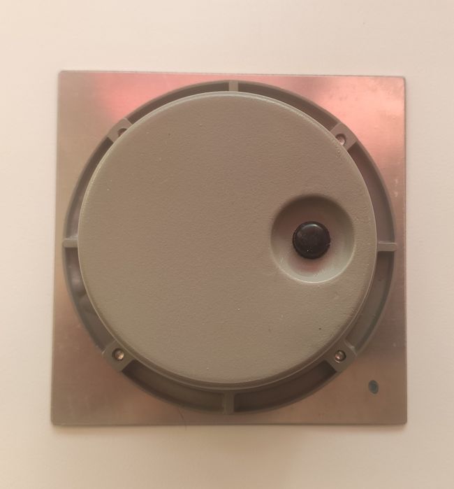 Вуличний світильник на сонячних батареях