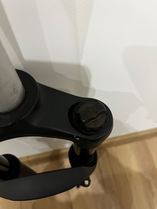 Продам вилку sr suntour  x1 coil RLR