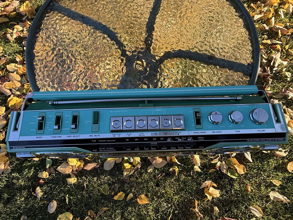 Продам магнитолу Sanyo U4 SF