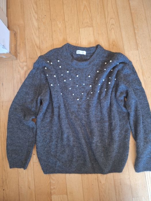 Sweter  szary z perełkami 164 cm