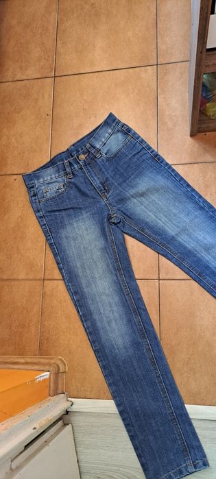 Spodnie jeans 146