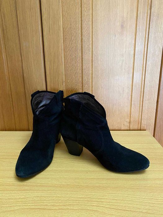 Botins pretos em pele, tam. 40