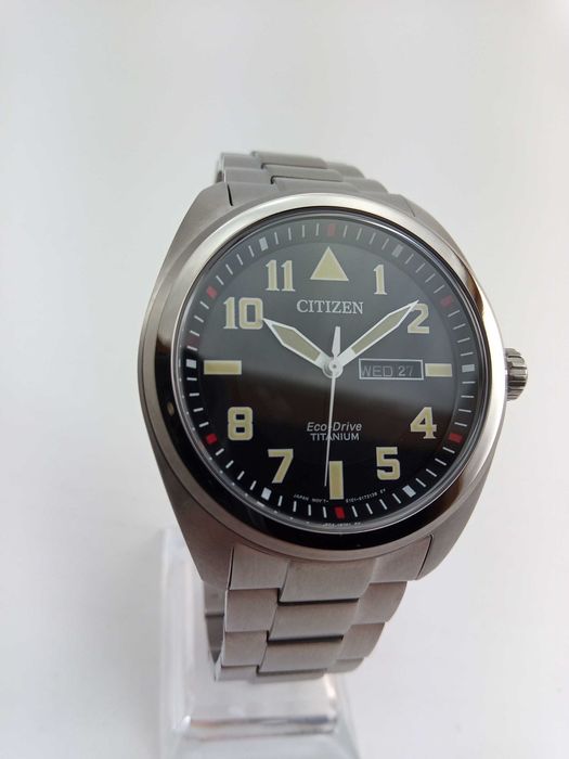 Титановые мужские часы Citizen Eco-Drive BM8560-53E, сапфир, годинник