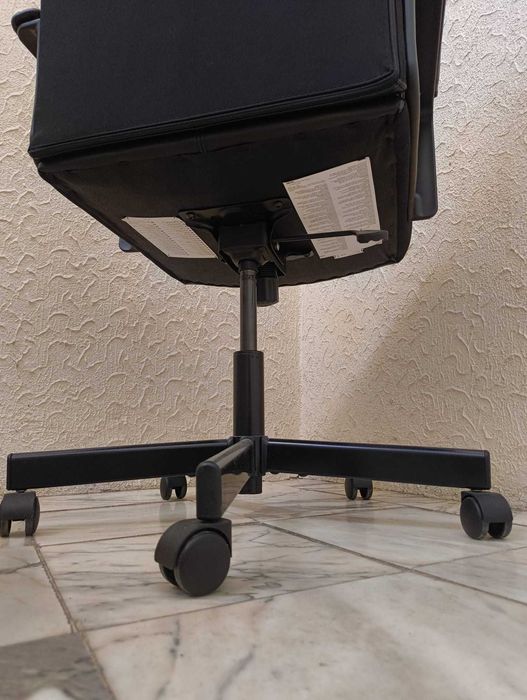 Cadeira de escritório Ikea MILLBERGET preta
