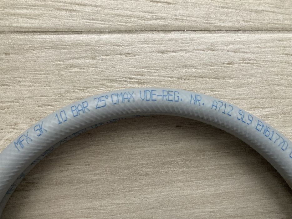 Шланг для пральної машини. Гарний стан.