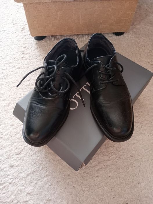 Czarne eleganckie buty chłopięce 33