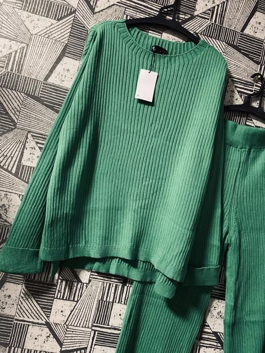 Дизайнерский изумрудный брючный костюм палаццо в рубчик Arjen.