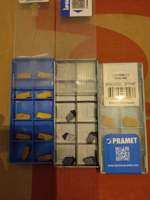 Токарний інструмент