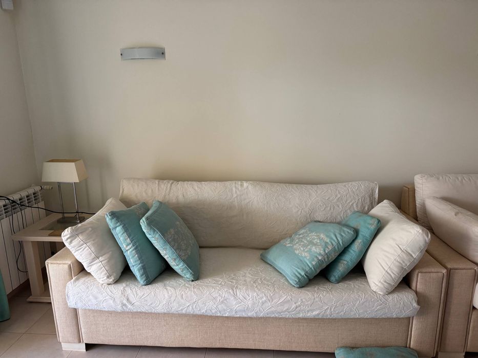Sofá Cama de 3 Lugares + 2 Mesas de Apoio de Sala (Excelente Estado)