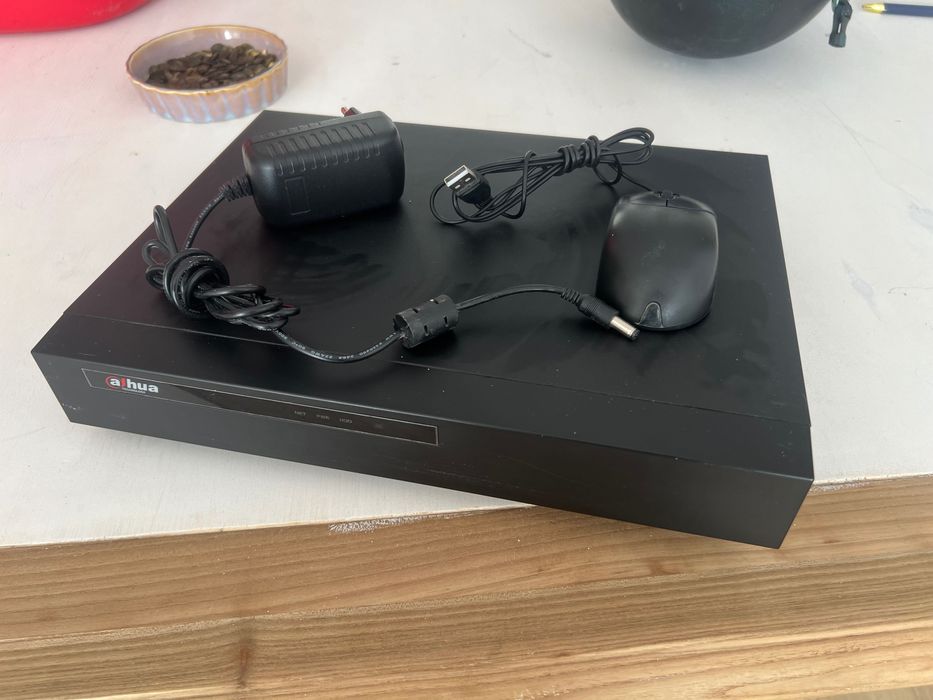 Rejestrator kamer DAHUA DHI-NVR6114H dysk 1TB