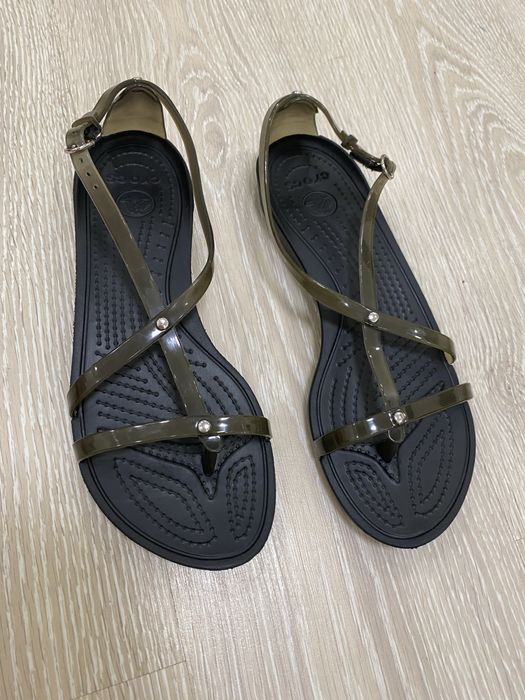 Босоніжки сандалі Women's Crocs Isabella Strappy Sandals крокси босоножки кроксы сандали