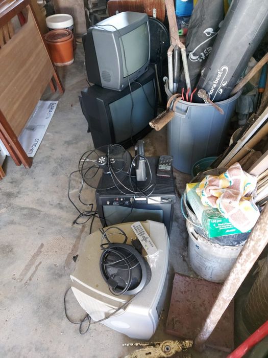 Televisões e antenas para dar